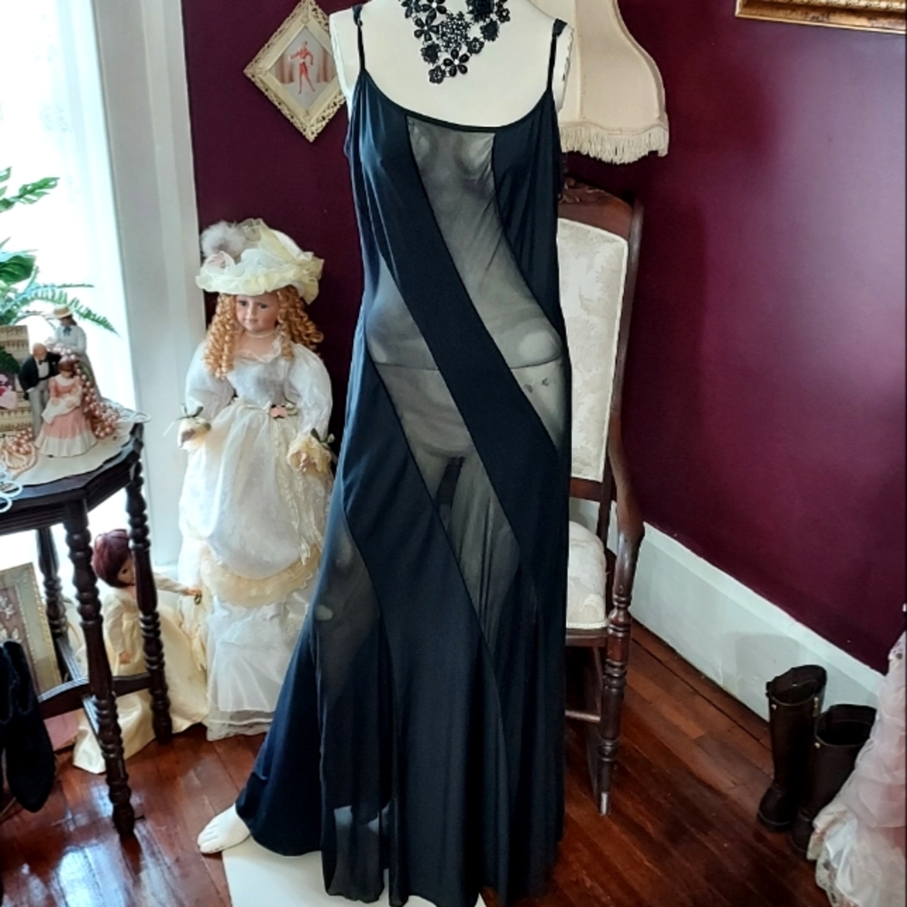 FREDERICK'S PEIGNOIR   C23